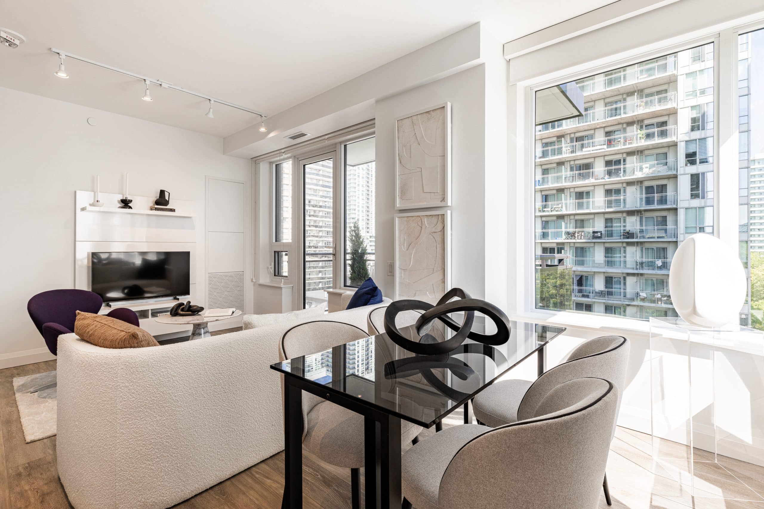 7 - 2 Bedroom under 900 sqrft living_dining area