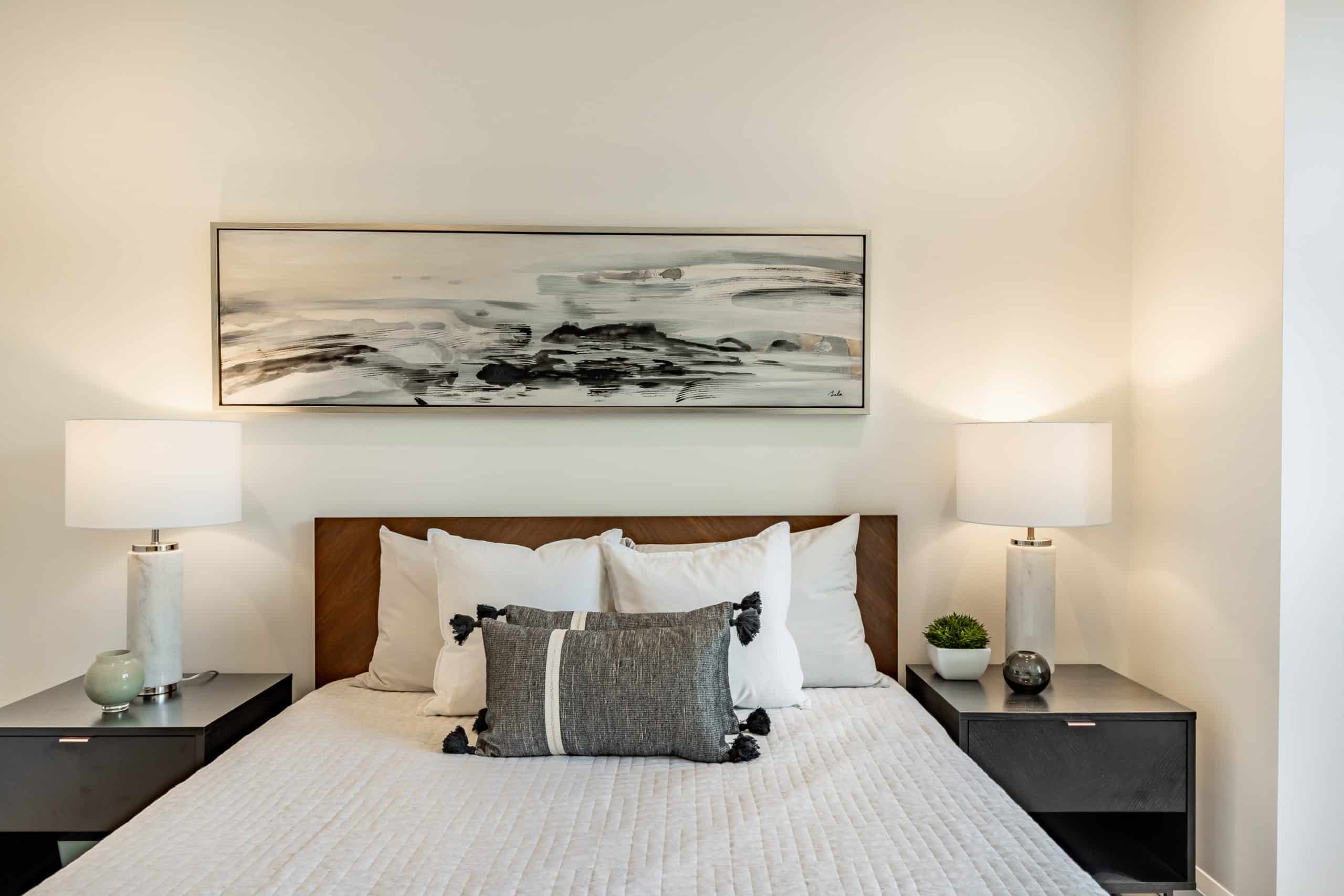 8 - large suite bedroom (2)