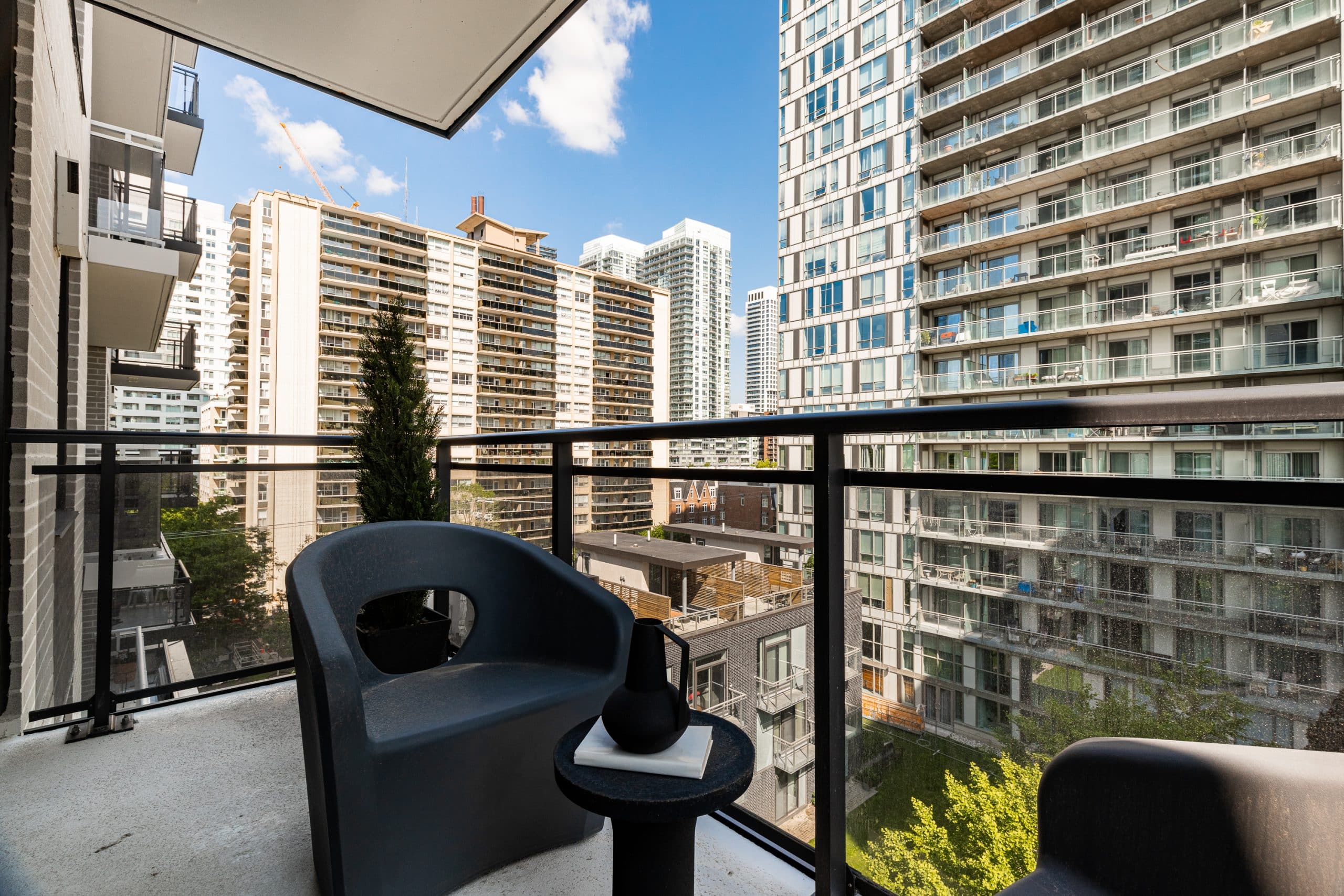 9 - 2 Bedroom under 900 sqrft balcony